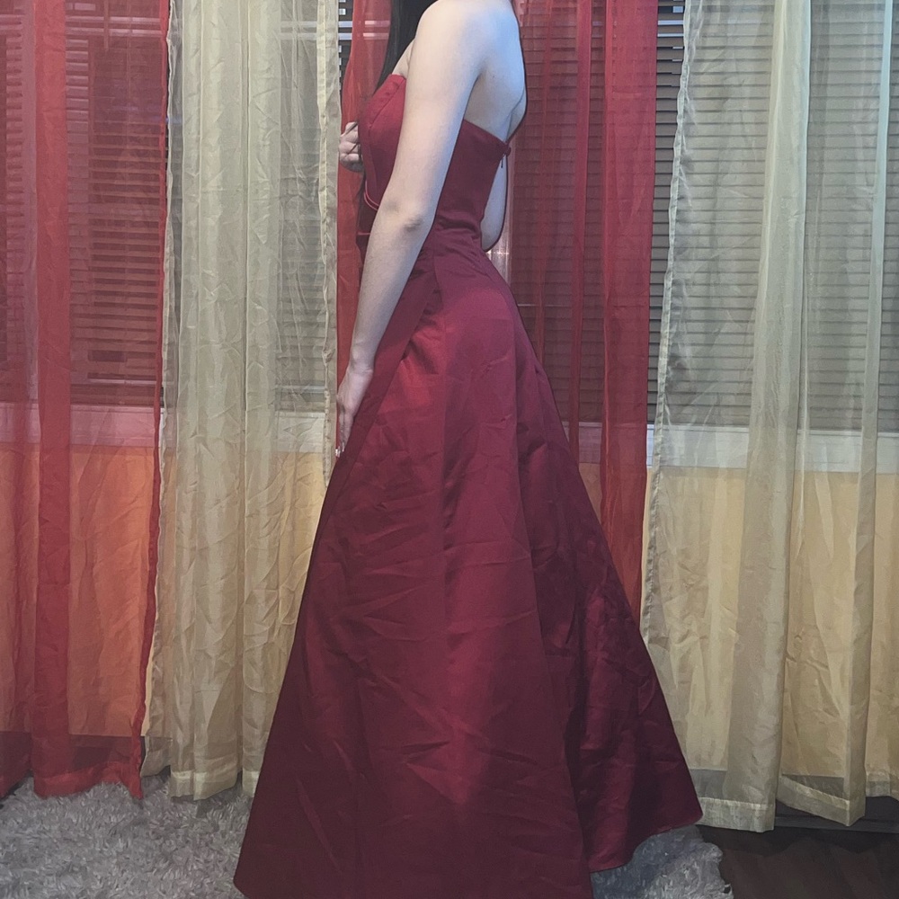 Dress - Picture 3 of 4